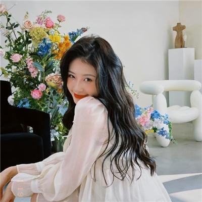 她比烟花寂寞